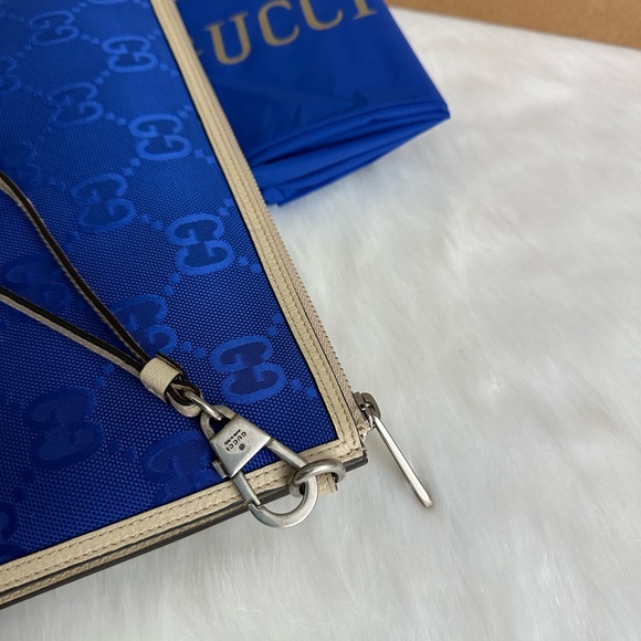 Auth off the Grid Clutch Like new - Picture 7 of 15